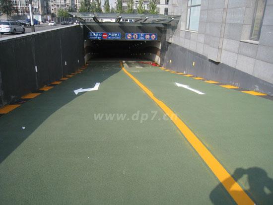 鋪砂止滑坡道地坪-歐進(jìn)建材www.le01.cn